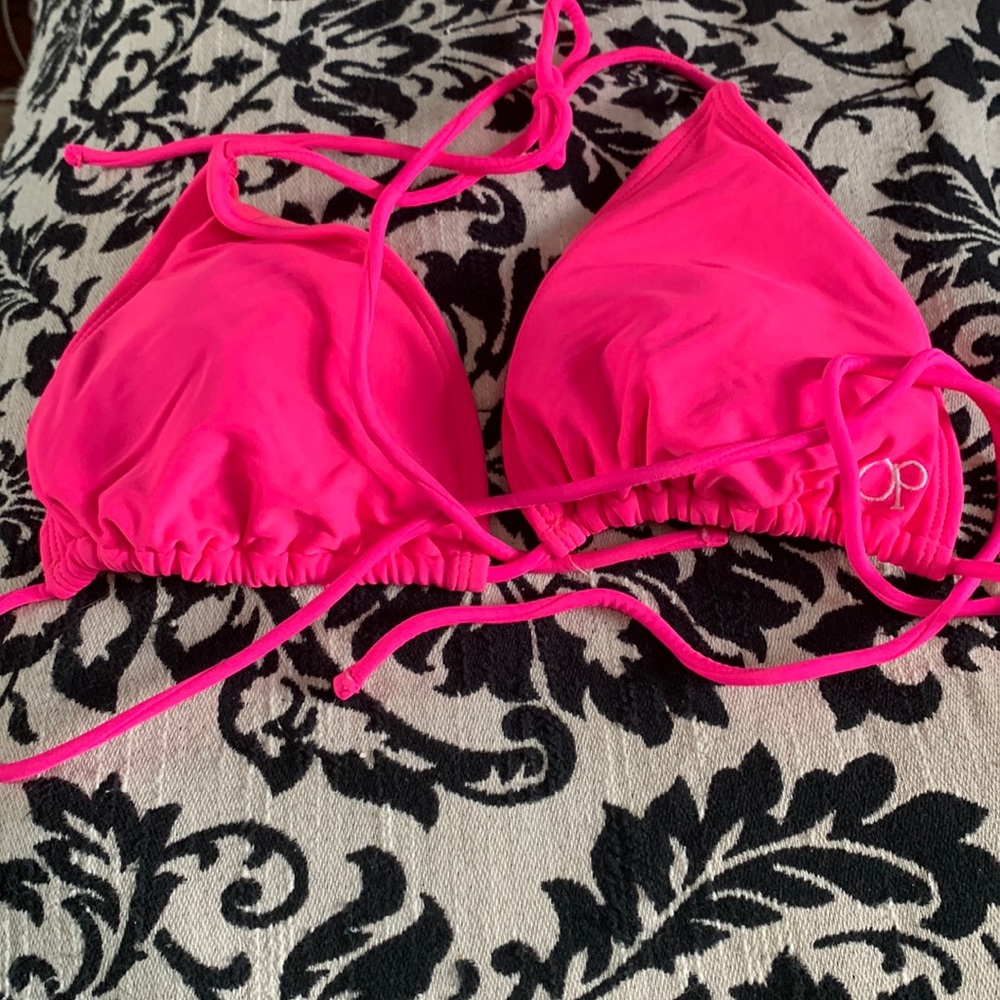 Pink bikini top🫧
